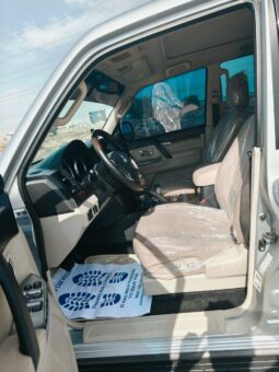 
										Mitsubishi pajero 2013 full option full									