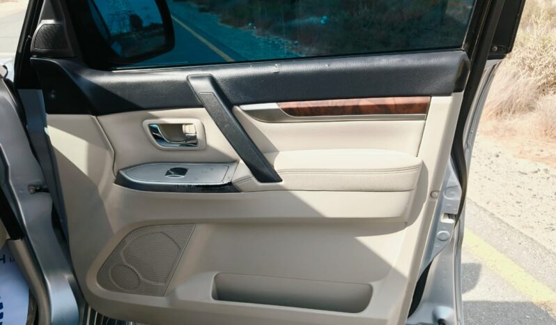 
								Mitsubishi pajero 2013 full option full									