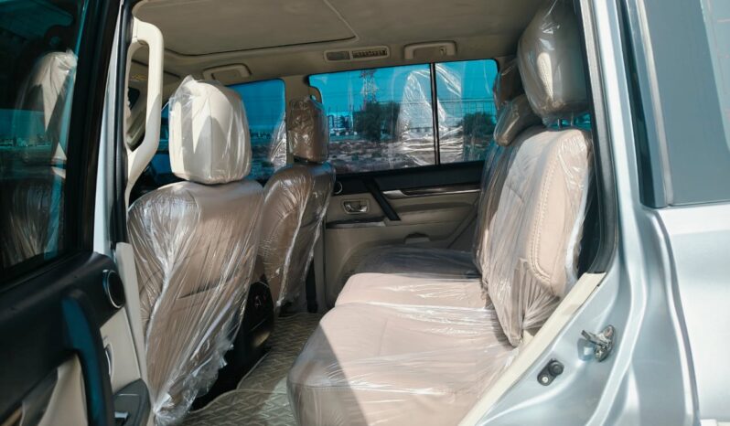 
								Mitsubishi pajero 2013 full option full									