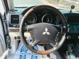 
										Mitsubishi pajero 2013 full option full									