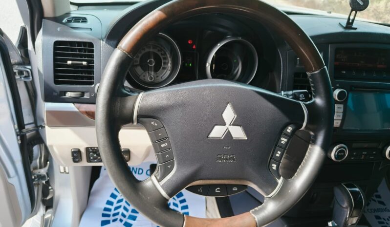 
								Mitsubishi pajero 2013 full option full									