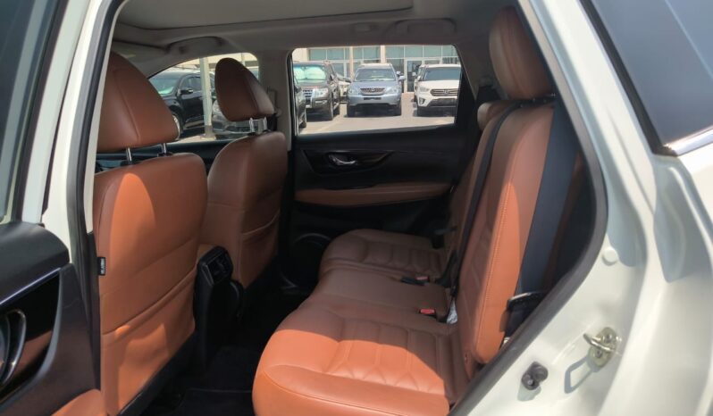 
								Nissan xtrail SL top option 2018 gcc full									