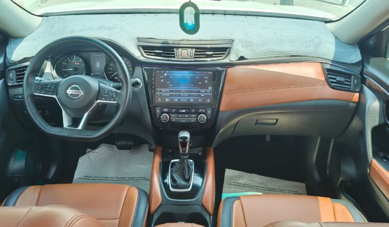 
								Nissan xtrail SL top option 2018 gcc full									