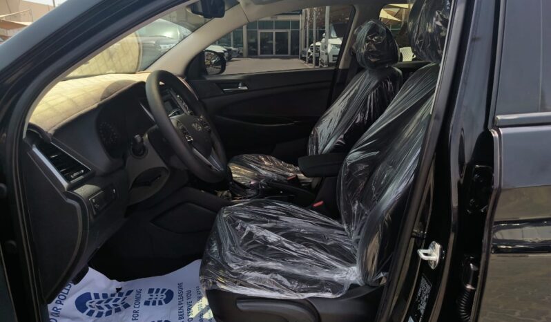 
								SUV Used Hyundai Tucson 2017 Gasoline Automatic Black 147000 GCC GLI Black full									