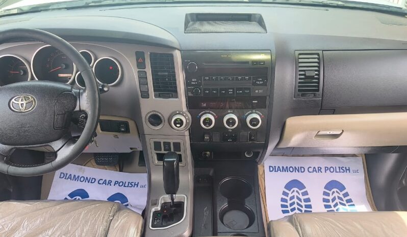 
								toyota sequoia 2012 gcc full									