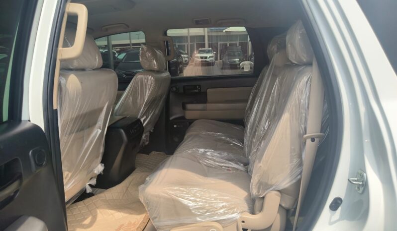 
								toyota sequoia 2012 gcc full									