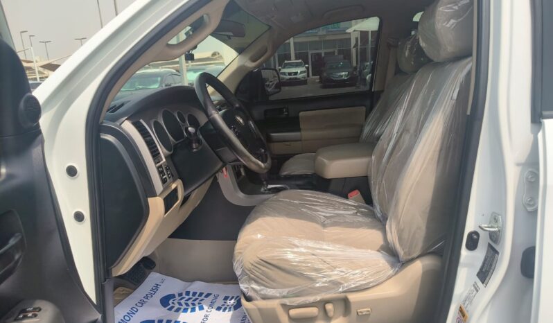 
								toyota sequoia 2012 gcc full									