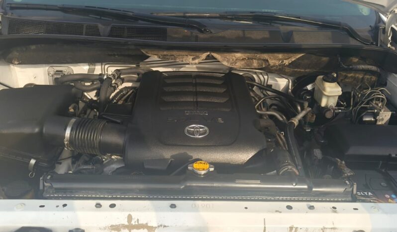 
								toyota sequoia 2012 gcc full									