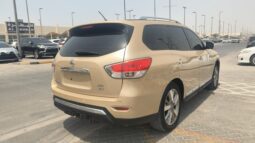 nissan pathfinder sv gcc full 2014