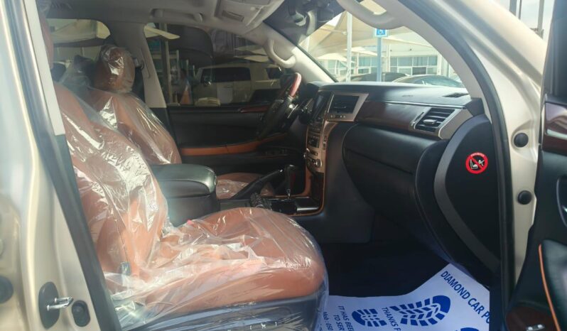 
								Lexus Lx 570 gcc 2013 full									