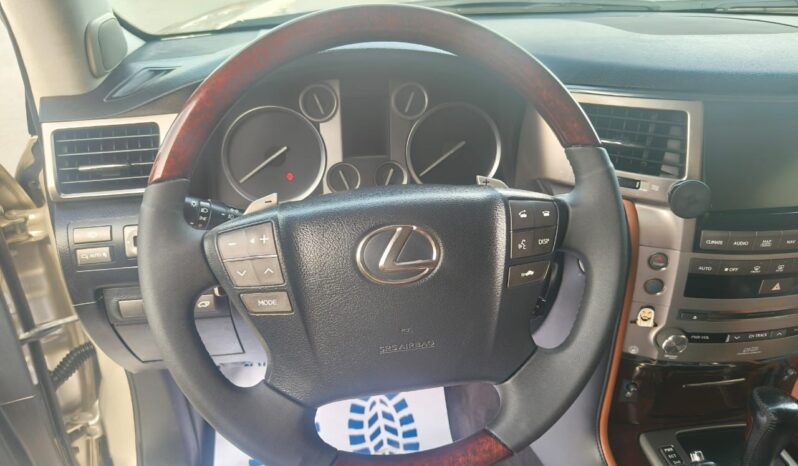
								Lexus Lx 570 gcc 2013 full									