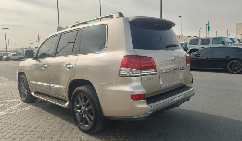 
								Lexus Lx 570 gcc 2013 full									