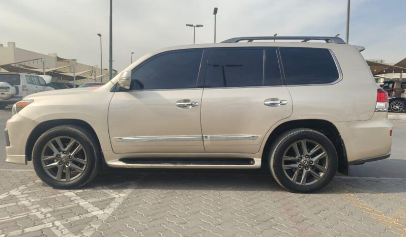 
								Lexus Lx 570 gcc 2013 full									