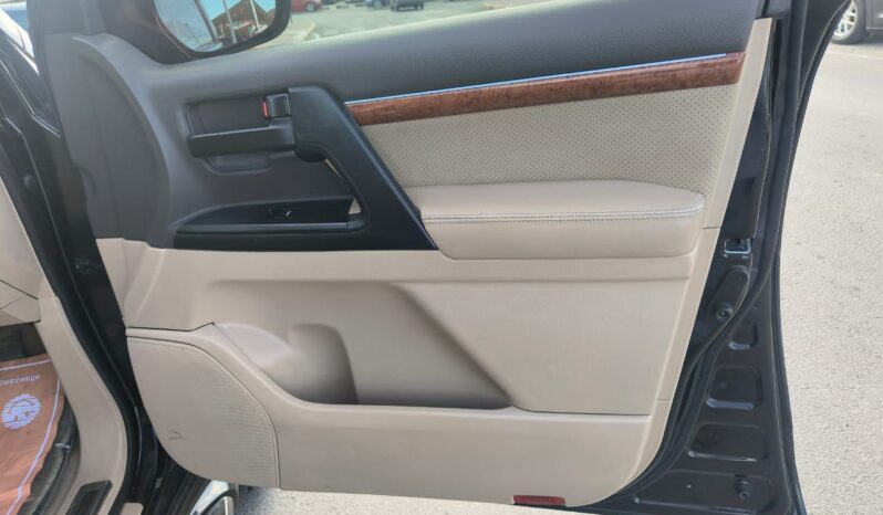 
								Toyota Land cruiser 2015 gcc full									