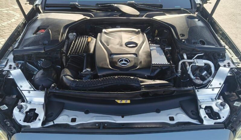 
								MERCEDES BENZ E 300 COUPE full									