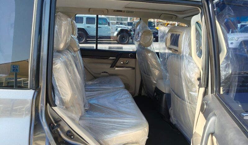 
								Mitsubishi pajero 2016 full option full									