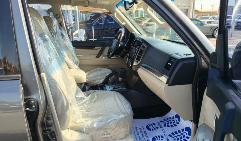 
								Mitsubishi pajero 2016 full option full									