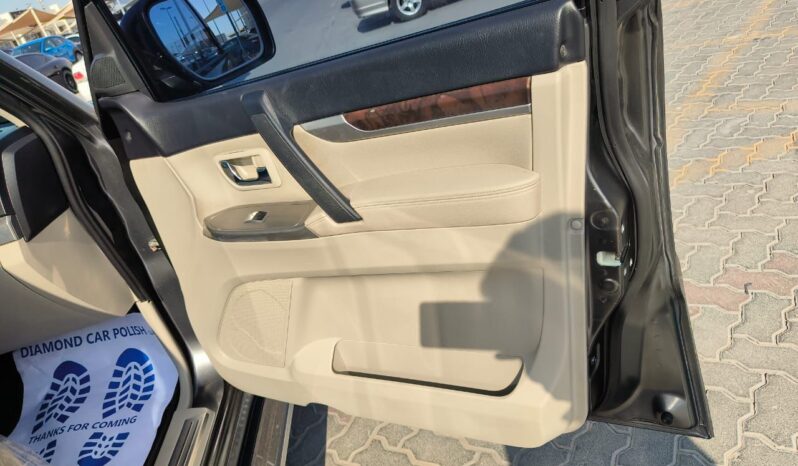 
								Mitsubishi pajero 2016 full option full									