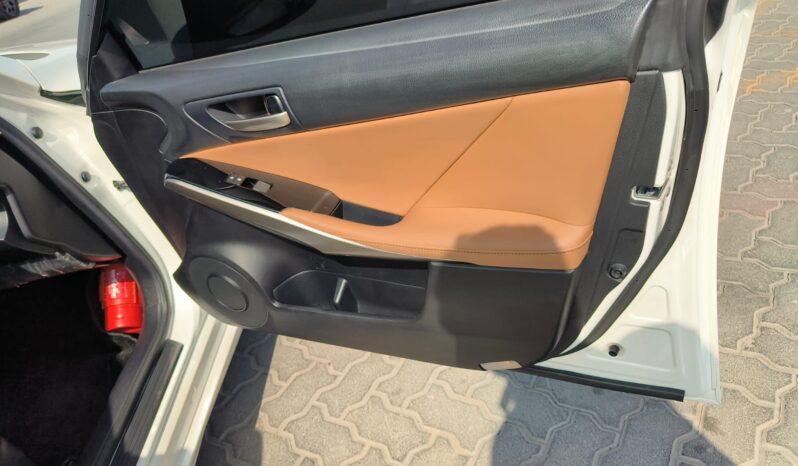 
								Lexus is 300t gcc full option 2019 full									