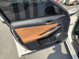 
										Lexus is 300t gcc full option 2019 full									