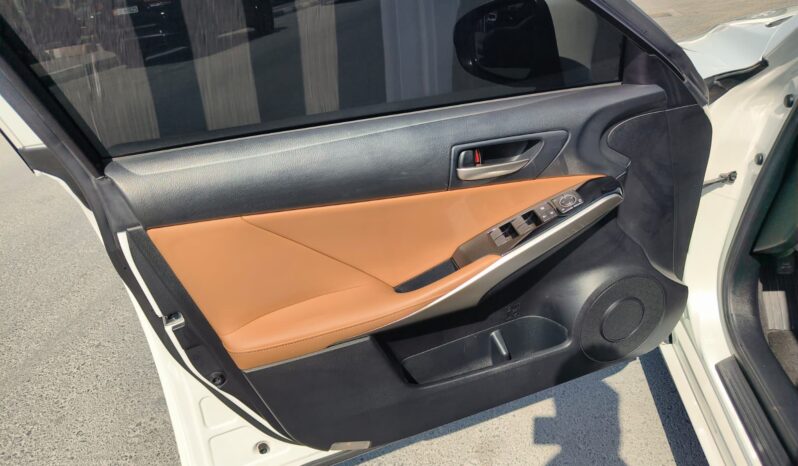 
								Lexus is 300t gcc full option 2019 full									