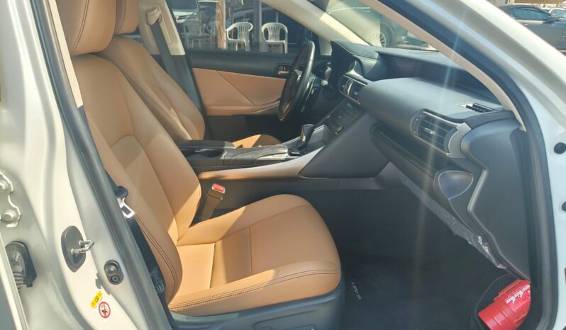 
								Lexus is 300t gcc full option 2019 full									