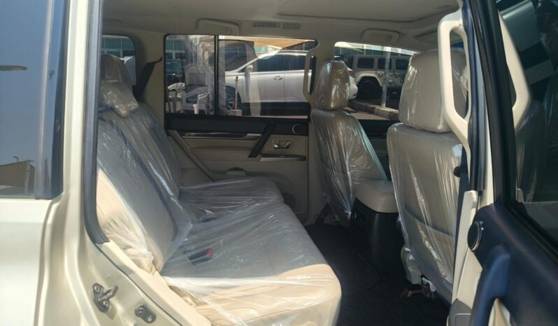 
								Mitsubishi pajero 2016 full option full									