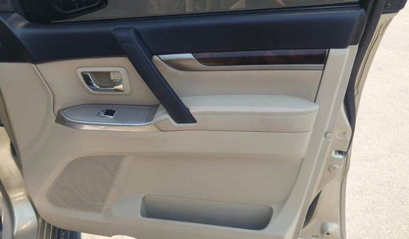 
								Mitsubishi pajero 2016 full option full									