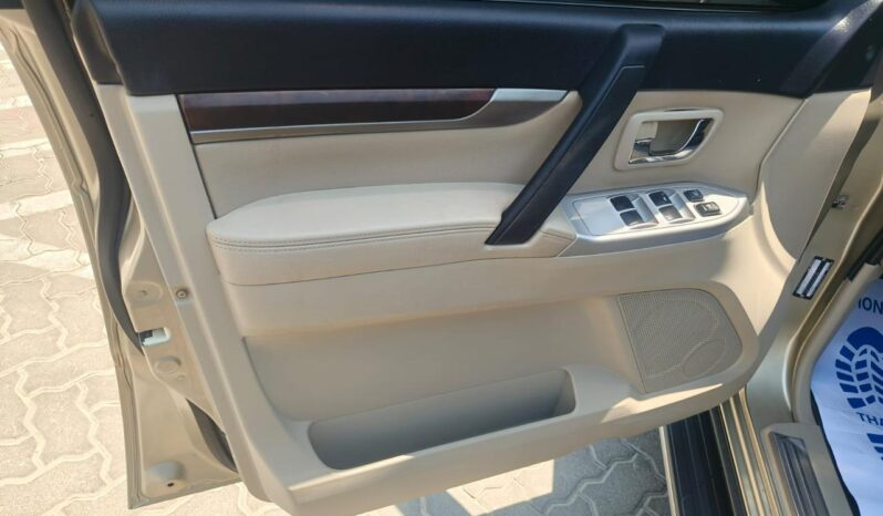 
								Mitsubishi pajero 2016 full option full									