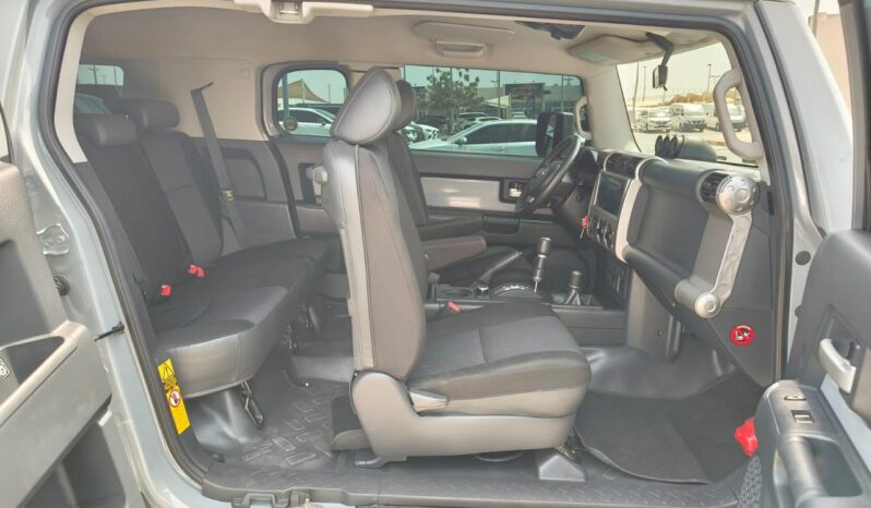 
								toyota fj cruiser 2022 full									