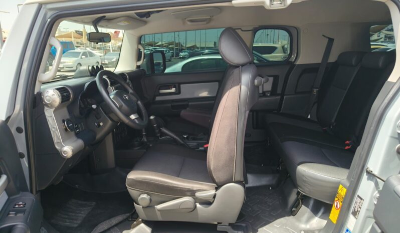 
								toyota fj cruiser 2022 full									