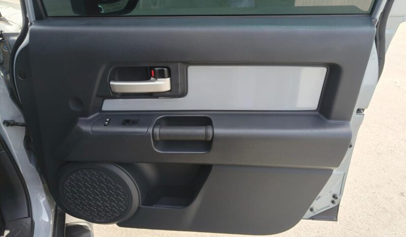 
								toyota fj cruiser 2022 full									