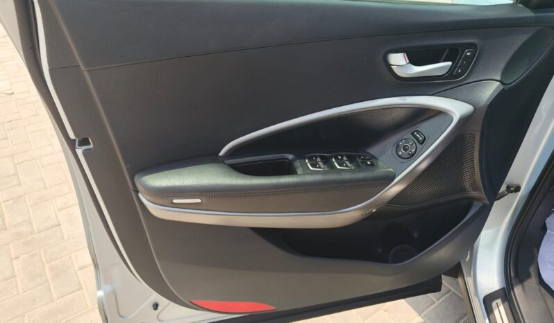 
								Hyundai santafee 2015 gcc full									