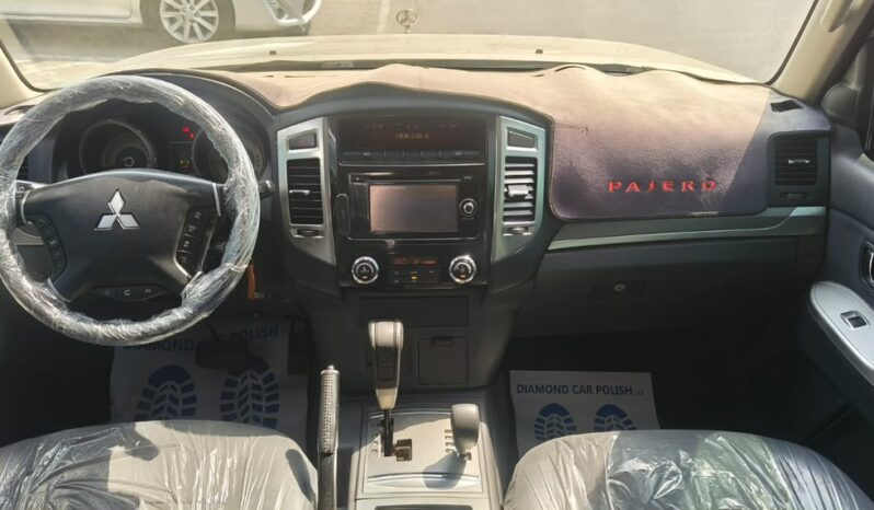 
								Mitsubishi pajero full									