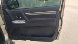 
										Mitsubishi pajero full									