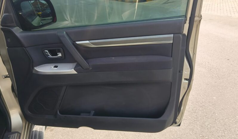 
								Mitsubishi pajero full									