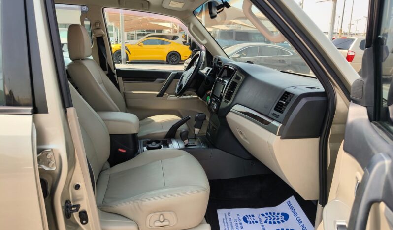 
								Mitsubishi Pajero 2017 full option full									