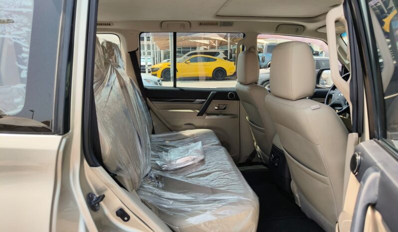
								Mitsubishi Pajero 2017 full option full									