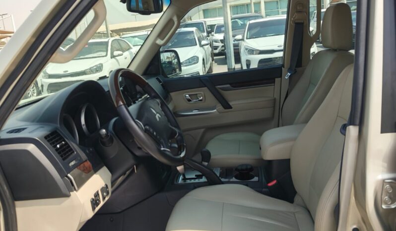 
								Mitsubishi Pajero 2017 full option full									