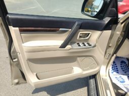 
										Mitsubishi Pajero 2017 full option full									
