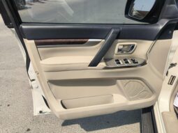
										Mitsubishi pajero 2017 full option full									