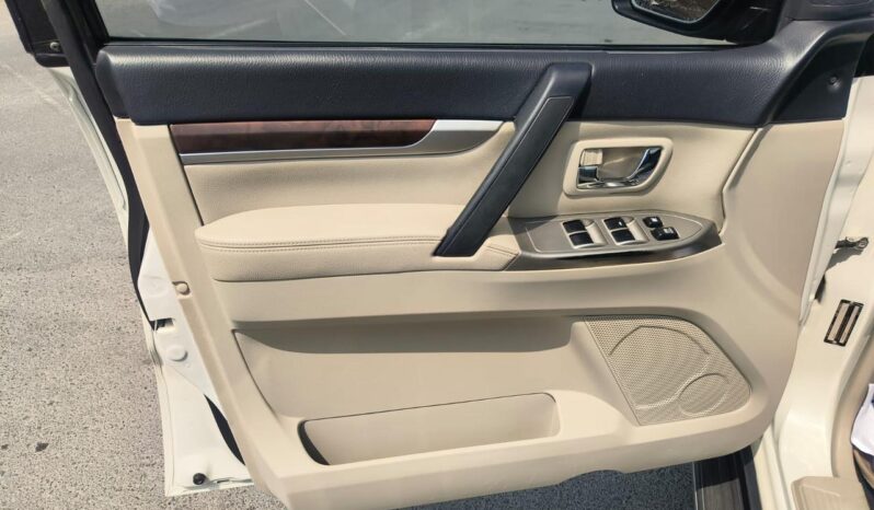 
								Mitsubishi pajero 2017 full option full									