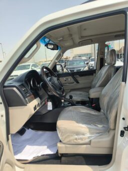 
										Mitsubishi pajero 2017 full option full									