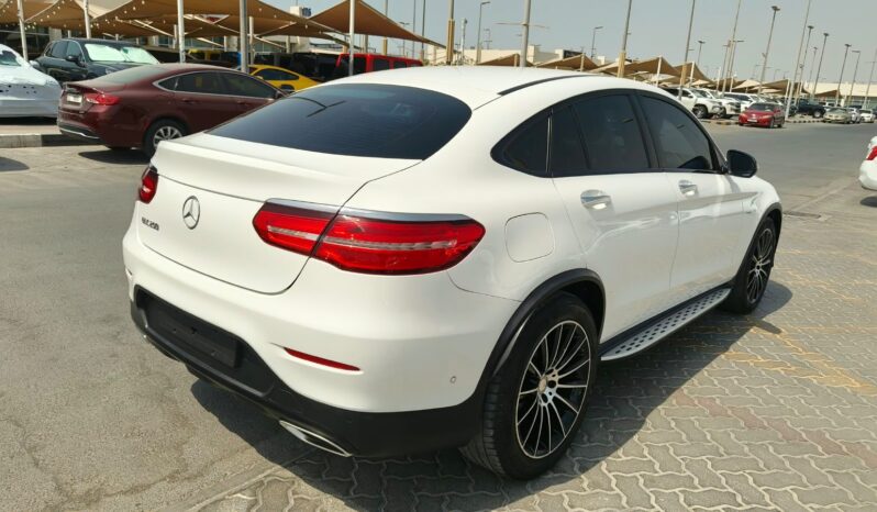 
								mercedes benz GLC250 gcc 2017 full									