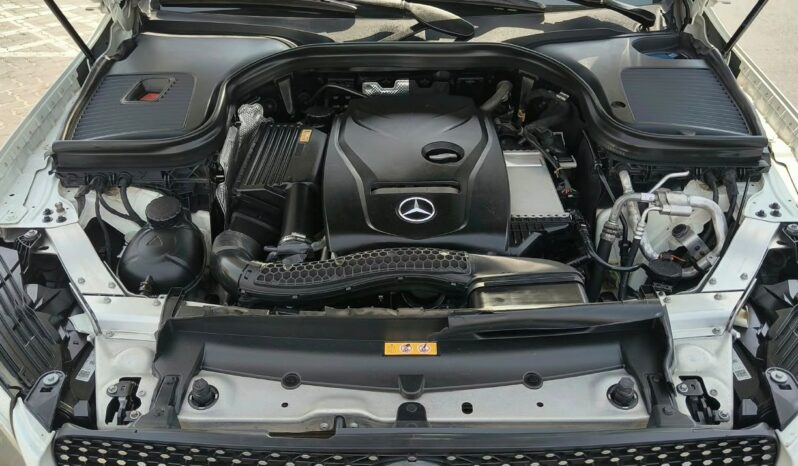 
								mercedes benz GLC250 gcc 2017 full									