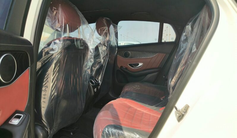 
								mercedes benz GLC250 gcc 2017 full									