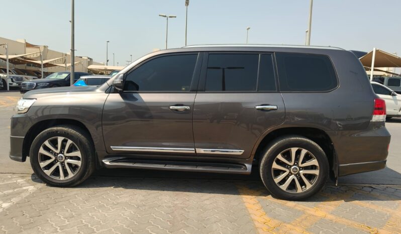 
								LAND CRUISER GXR 2017 full									