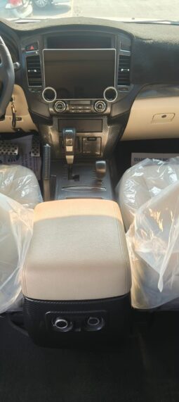 
										Mitsubishi Pajero 2017 full option full									