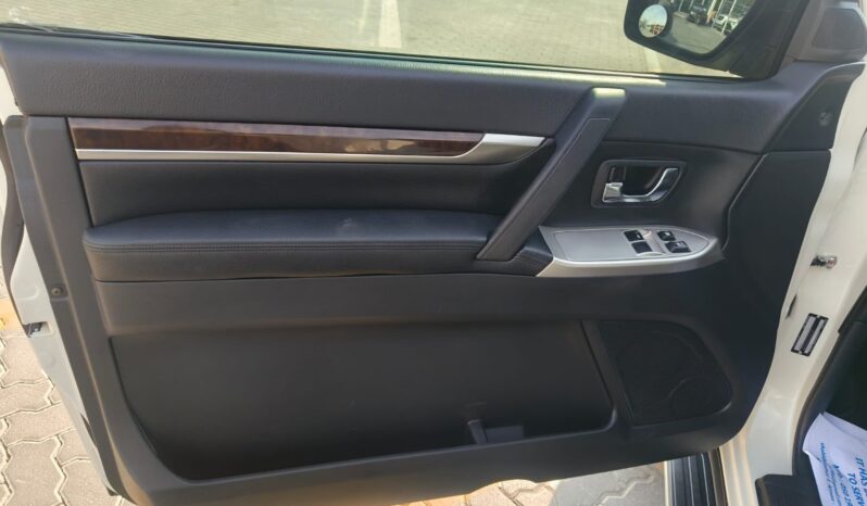 
								Mitsubishi Pajero 2018 full option full									